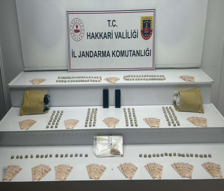 Hakkari'de kapsüller halindeki bir kilogram eroini yutan 2 süpheli yakalandiSayim Harmanci