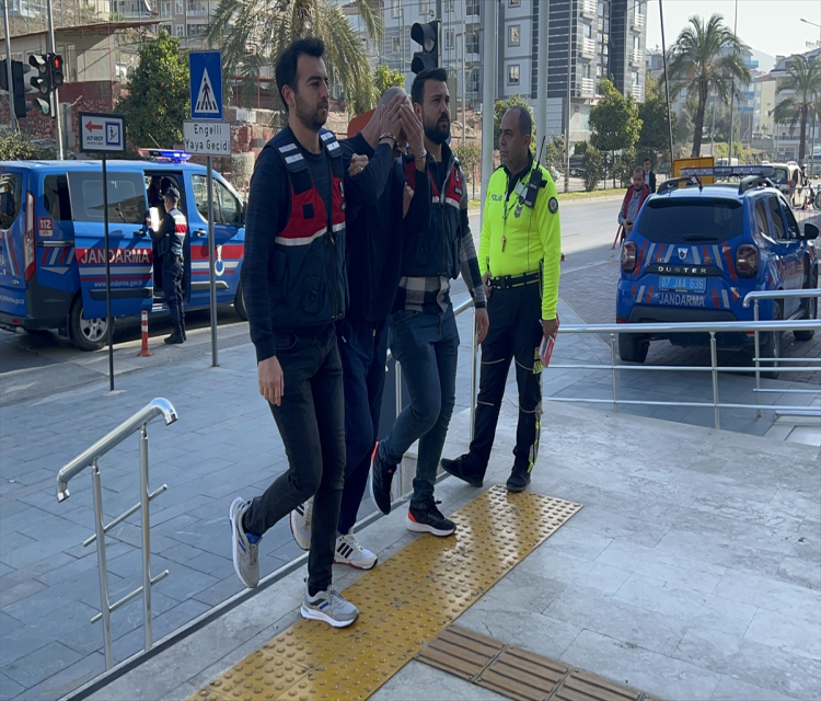 Antalya'da dolandiricilik zanlisi tutuklandiMert Cantürk