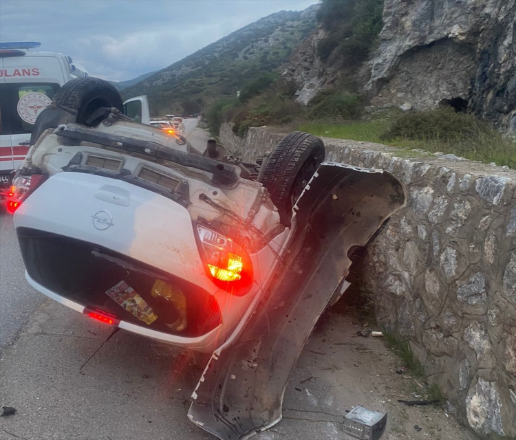 Izmir'deki trafik kazasinda 2 kisi öldü, 1 kisi yaralandiAli Riza Çelebi,Kadir Türkmen
