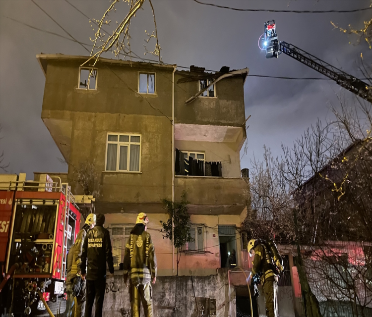 Ümraniye'de çikan yangin bir evde hasara neden olduTansel Parlak