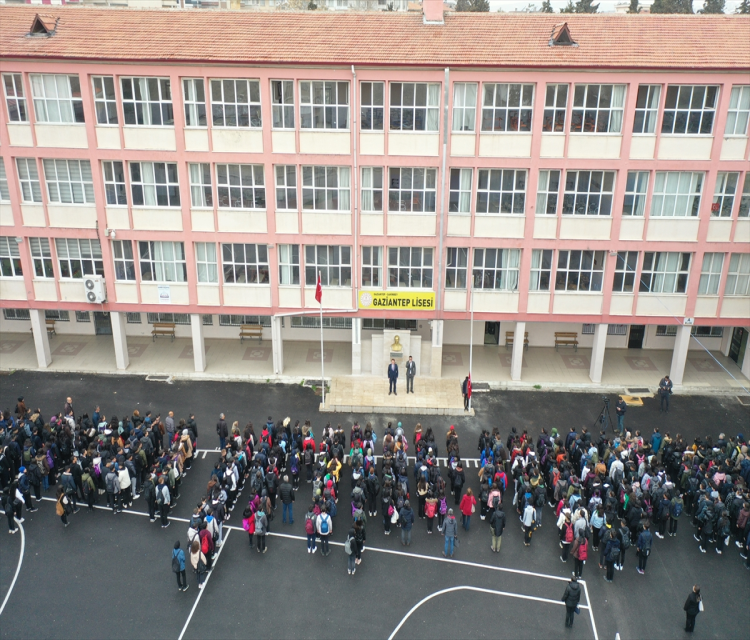 Depremden etkilenen Gaziantep'te egitim ögretim yeniden basladiMehmet Akif Parlak