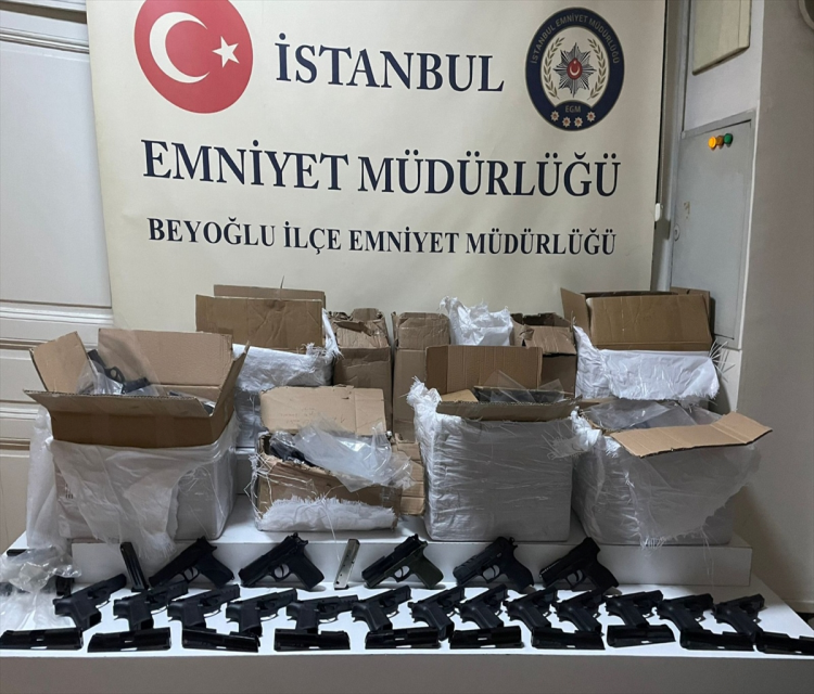 Istanbul'da silah ticareti yapan 4 süpheli tutuklandiIlyas Kaçar,Ugur Islamoglu