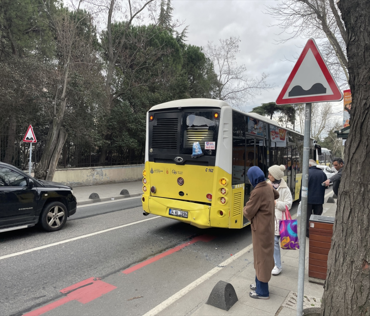 Üsküdar'da çarpisan iki IETT otobüsünde hasar olustuAlptekin Soykan