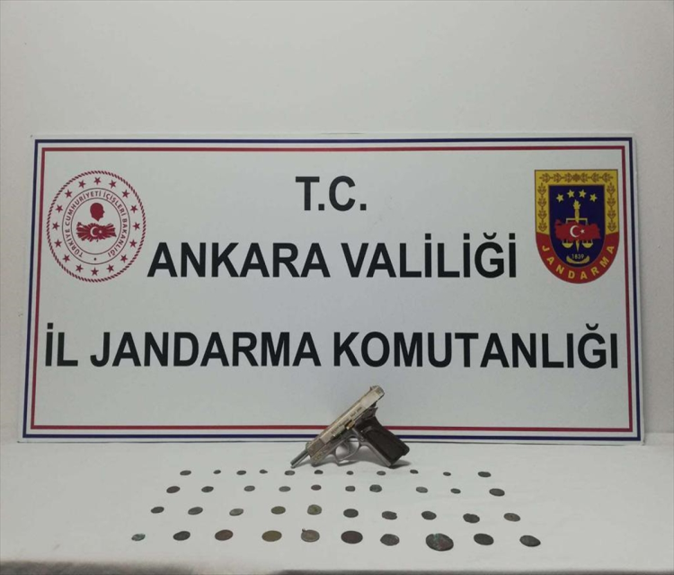 Ankara'da 40 sikke ile bir tarihi obje ele geçirildiCankut Tasdan