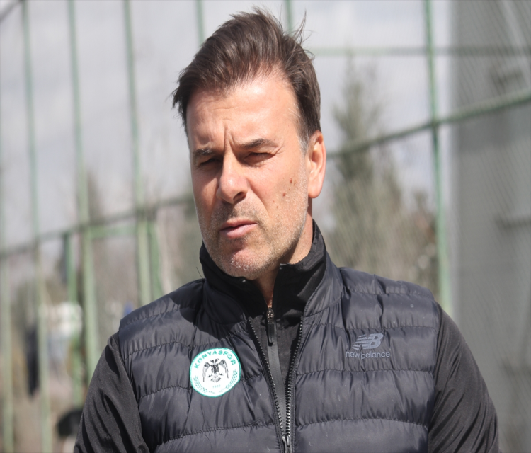 Konyaspor, Galatarasay'in galibiyet serisine son verme pesindeSavas Güler- Teknik direktör Aleksandar Stanojevic:
- "Biz uzun süredir galibiyet alamadik. Galatasaray ise uzun süredir galibiyet alan bir takim. Umuyoruz ki bu maç bizim için ve Galatasaray için bir seyleri degistirecek"
 