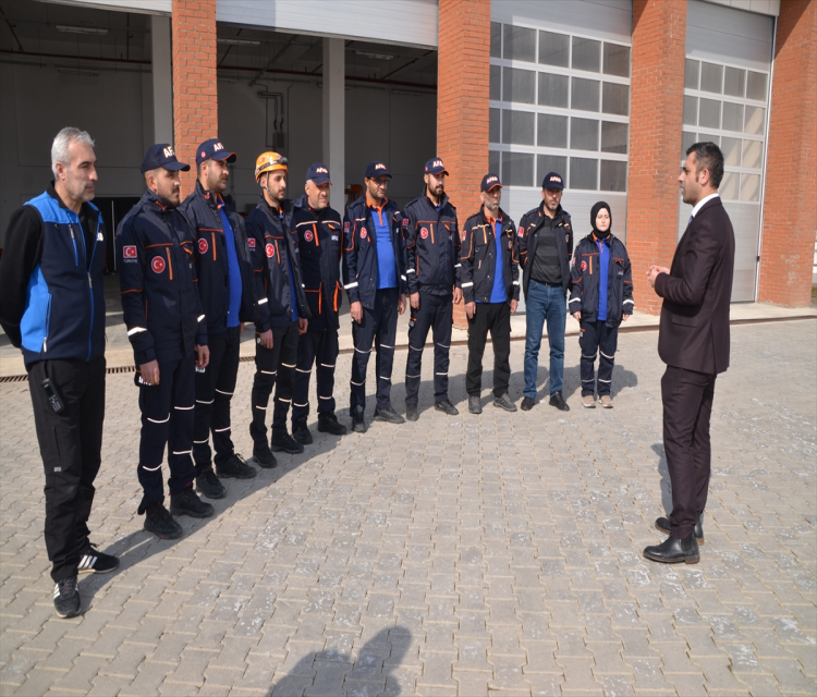 Mus AFAD ekibi deprem bölgesinde sevinç ve hüznü bir arada yasadiSabri Yildirim