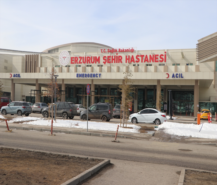 Erzurum Sehir Hastanesi yurt içi ve disindan 5 milyon hastaya hizmet verdiIlhami Erkiliç- Hastane Bashekimi Dr. Ögr. Üyesi Ibrahim Hakki Tör:
- "Hasta memnuniyetimiz anketlerde yüzde 95'lerde. Hastanede genis koridor ve alanlarla yogun kalabaligi hissetmezsiniz"