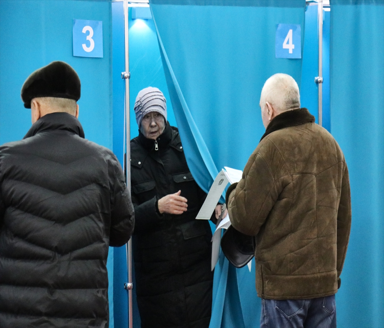 Kazakistan’da Meclis ve yerel meclis seçimlerinde oy verme islemi basladiMeiramgul Kussainova
