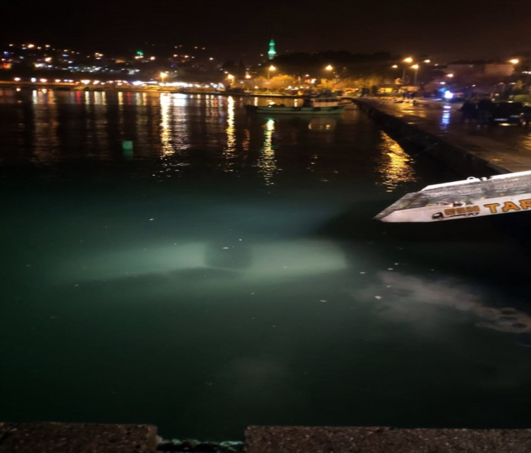 Sinop’ta denize düsen otomobilin sürücüsü kendi imkanlariyla kiyiya çiktiGökhan Gücüklüoglu
