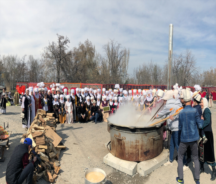 Kirgizistan'da Nevruz Bayrami tatlisi pisirilmeye baslandiNazir Aliyev Tayfur