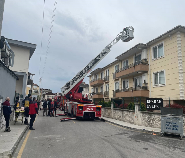 Sakarya'da yangina müdahale ederken alevlerin içine düsen itfaiye eri yasamini yitirdiUgur Subasi