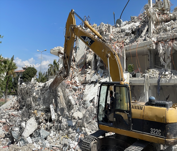 Hatay'da bina yikim ve enkaz kaldirma çalismalari devam ediyorSalim Tas