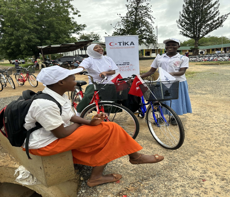 TIKA'dan Tanzanya'da kiz ögrencilere bisiklet destegiMustafa Deveci
