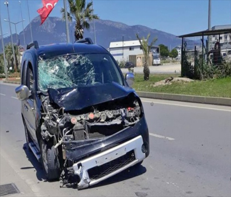 Mersin'de hafif ticari araçla çarpisan elektrikli bisikletteki 2 kisi öldüIbrahim Polat