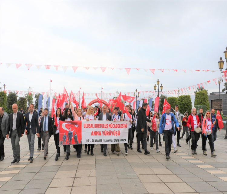 Samsun'da gençler Türk bayragi ile Ata Yolu'nu takip edecekFatih Mehmet Kürkçü