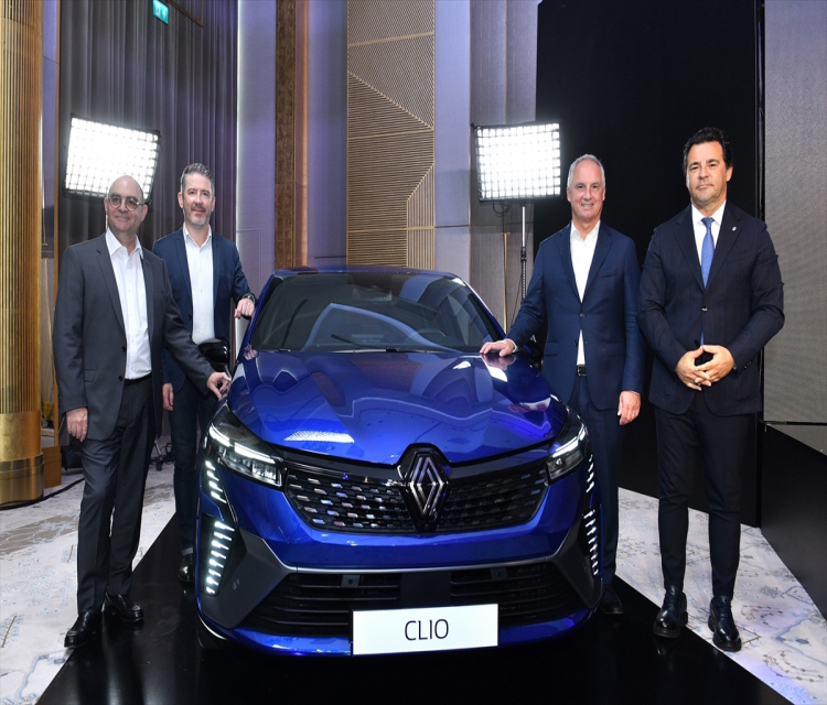 Yeni Renault Clio Türkiye'de tanitildiAbdulselam Durdak- Bursa OYAK Renault fabrikalarinda üretilen yeni Renault Clio, etkileyici isik imzasi, dijital ön konsolu ve sportif Esprit Alpine donanim seçenegiyle eylül ayinda Türkiye'de satisa sunulacak
- Renault Global CEO'su Fabrice Cambolive:
- "OYAK ile basarili is birligimizin sonuçlarindan biri olarak Türkiye, Clio için en büyük ikinci pazar konumunda yer aliyor. Bu vesileyle OYAK yönetimine tesekkürlerimi sunarim"