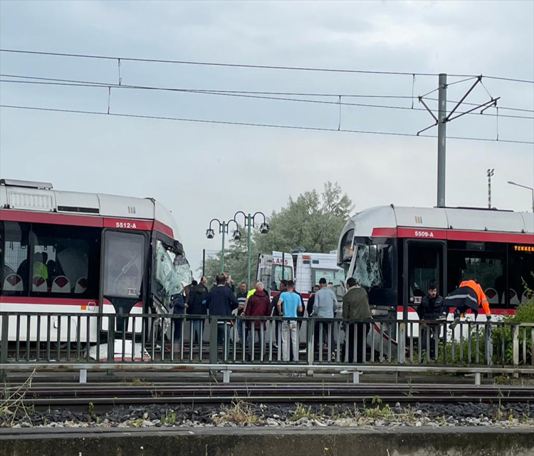 GÜNCELLEME - Samsun'da tramvaylarin çarpismasi sonucu 14 kisi yaralandiMustafa Çavus
YARALI SAYISI EKLENDI