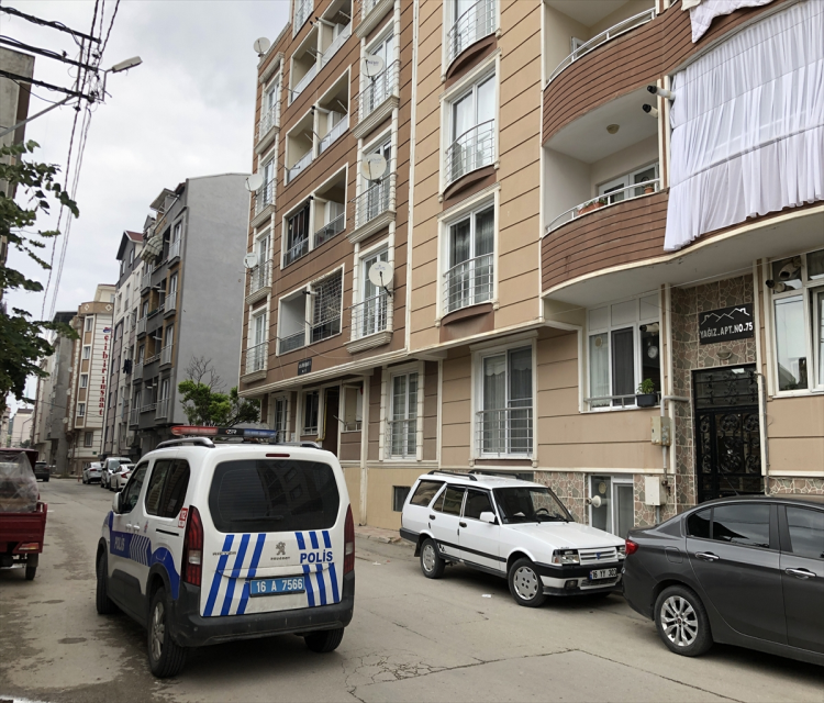 Bursa'da 5. kat balkonundan otomobilin üzerine düsen çocuk yaralandiFatih Çapkin
