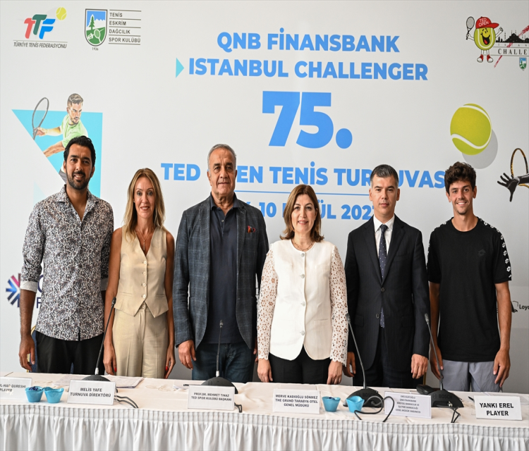 75. TED Open Uluslararasi Tenis Turnuvasi'nin basin toplantisi yapildiBozhan Memis- TED Spor Kulübü Baskani Prof. Dr. Mehmet Tinaz:
- "75 yildir ülkemizde yapilan baska bir uluslararasi organizasyon bilmiyorum"