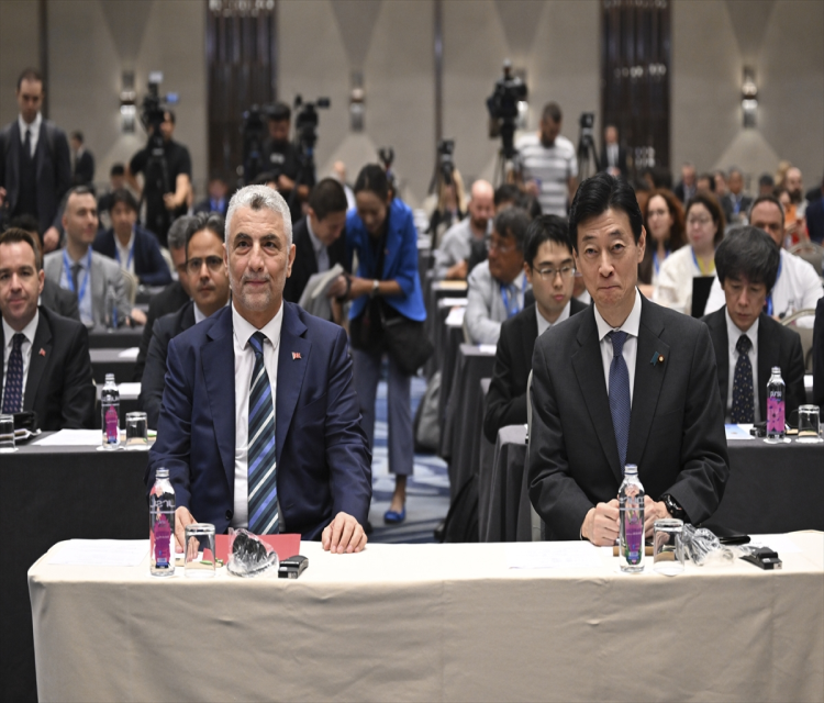 Türkiye-Japonya Is ForumuGökhan Yildiz- Japonya Ekonomi, Ticaret ve Sanayi Bakani Yasutoshi Nishimura:
- "Türkiye, gelecege yönelik büyük potansiyele sahip bir ülke haline geldi"