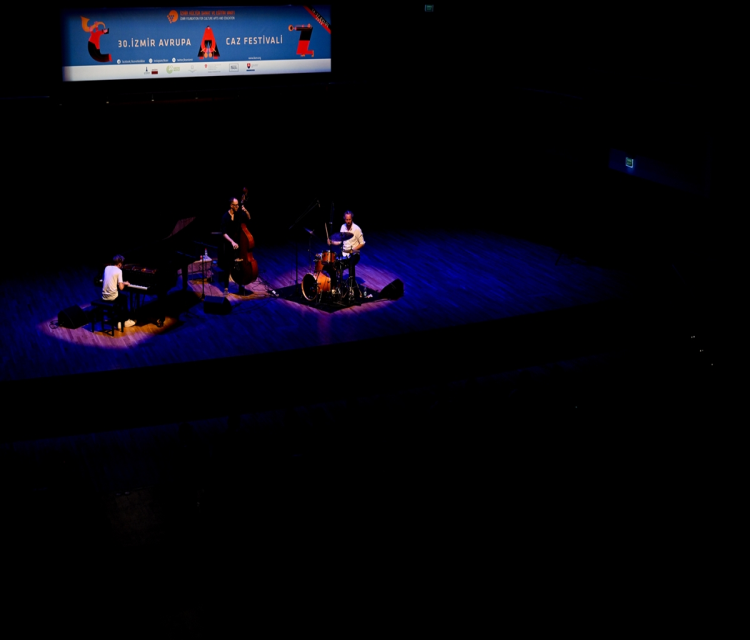 Uri Gincel Trio, Izmir Avrupa Caz Festivali kapsaminda konser verdiEtem Geylan