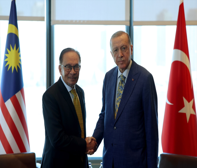 Cumhurbaskani Erdogan, Malezya Basbakani Enver'i kabul ettiSerkan Kaya