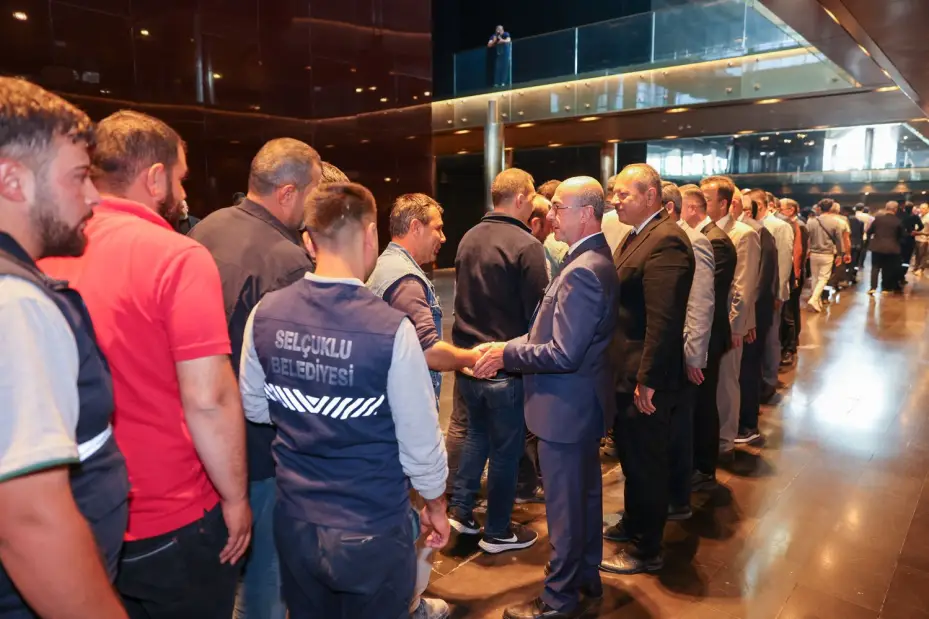 Başkan Pekyatırmacı belediye personeli ile bayramlaştı  