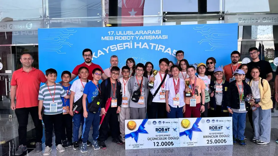 Kapsül Teknoloji Platformu'ndan MEB Robot Yarışması'nda 6 Derece Birden