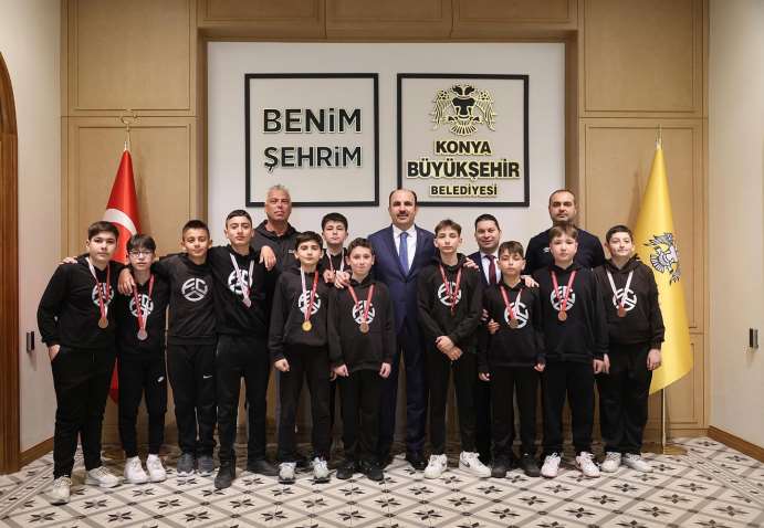Başkan Altay Okullar Arası Voleybol Şampiyonlarında Dereceye Giren Öğrencileri Tebrik Etti