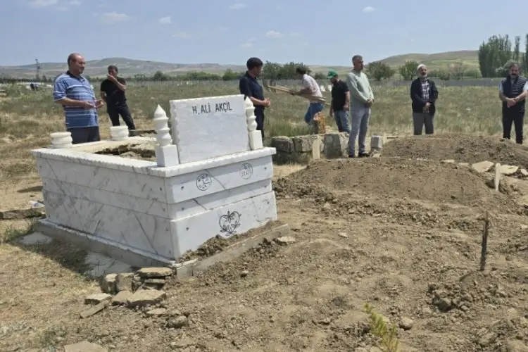 Başkentte muhtarlık seçiminden kalan husumet: Baba ve oğul toprağa verildi