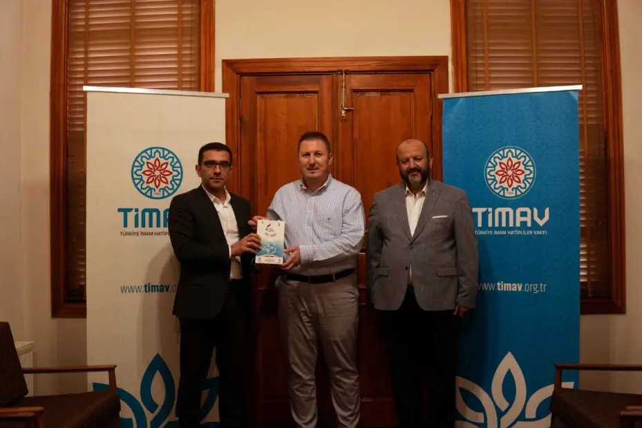 Türkiye Birincisi Hafız Özarpa'dan TİMAV'a Anlamlı Bağış