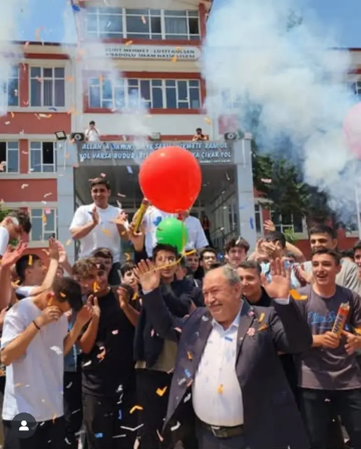Tatlı Bir Veda: 40 Yıllık Eğitim Çınarı Emekliye Uğurlandı 