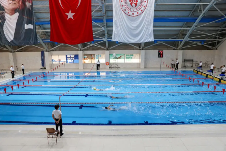 Selçuklu Belediyesi Yüzme Yarışmaları'nda Madalyalar Sahiplerini Buldu 