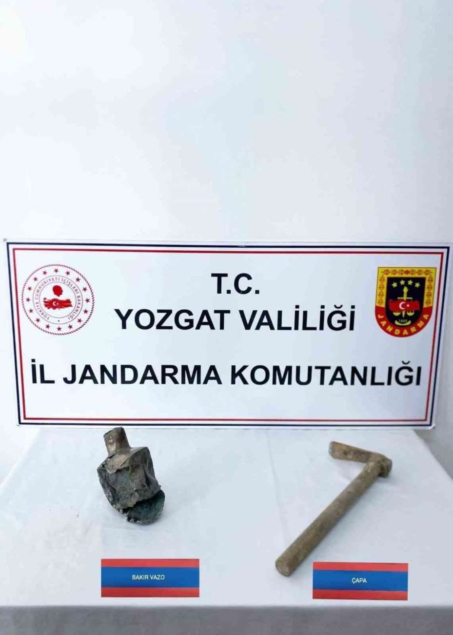 Define ararken jandarmaya yakalandılar
