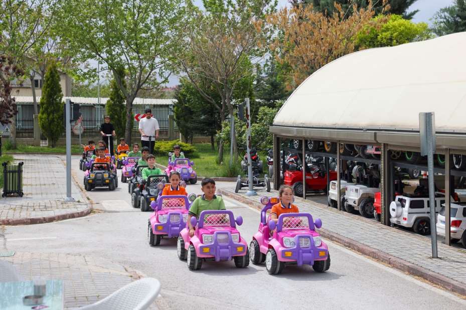 Başkan Pekyatırmacı Selçuklu Trafik Eğitim Parkı'nda Çocuklarla Bir Araya Geldi