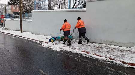 Kar yağdı, Talas’ta kış çalışmaları ekipleri yollara düştü