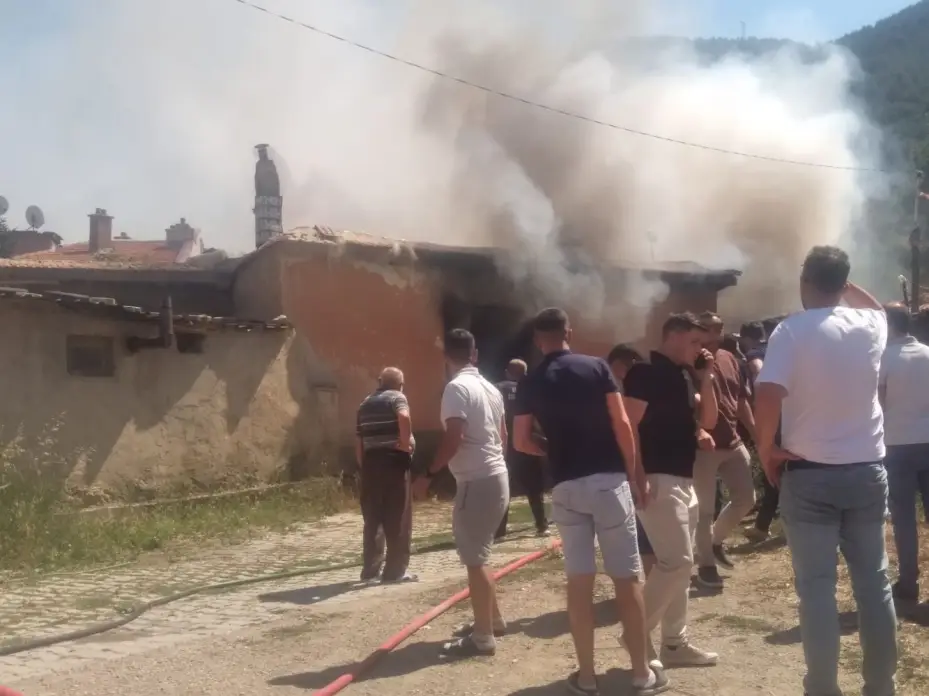  Müstakil evde çıkan yangında 1 kişi hayatını kaybetti 