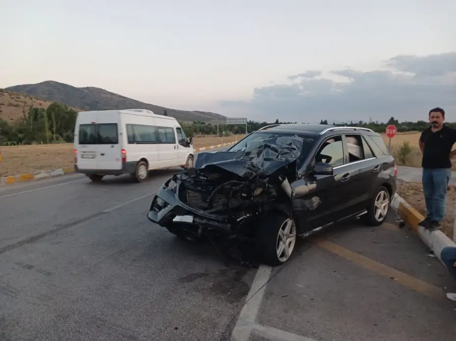  Beyşehir'de meydana gelen üç ayrı trafik kazasında: 6 kişi yaralandı 