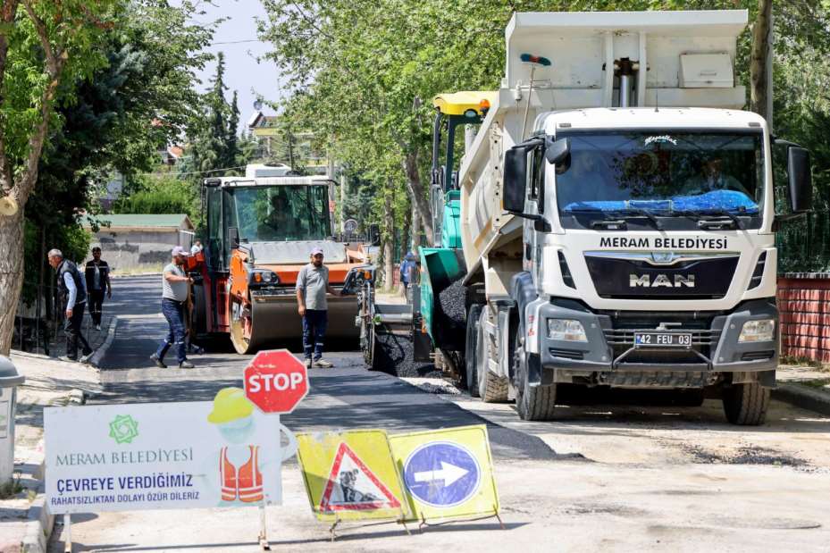 Başkan Kavuş, Meram'ın Yoğun Asfalt Mesaisini Denetledi
