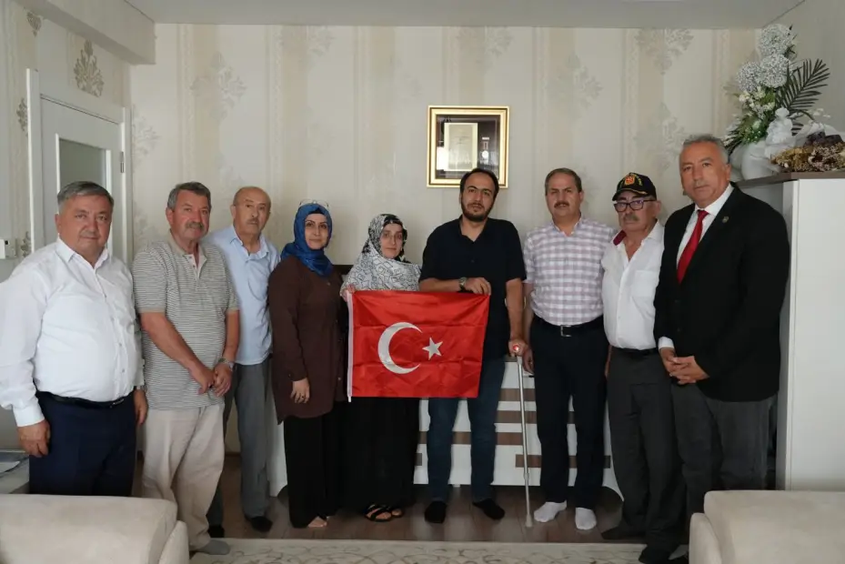 Konya Büyükşehir 15 Temmuz Gazilerini Evlerinde Ziyaret Etti
