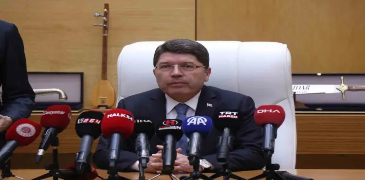 Bakan Tunç: "Bu çirkin karikatürle ilgili olarak İstanbul Cumhuriyet Başsavcılığı adli soruşturma başlattı"