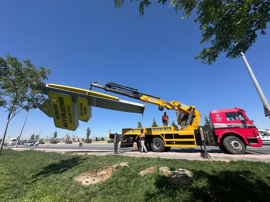 Şehir Estetiği ve Trafik Güvenliği için Totem ve Tabelalar Kaldırılıyor