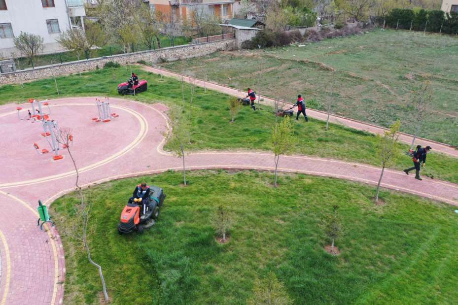  İlçe Genelindeki Tüm Yeşil alanlar Yaza Hazırlanıyor