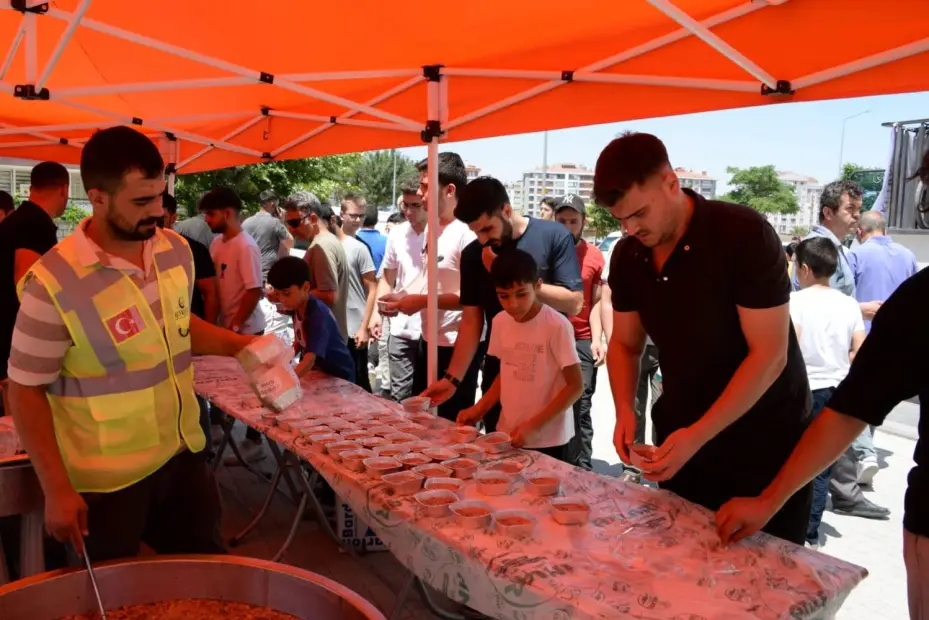 Keykubat Derneğinden Aşure İkramı 