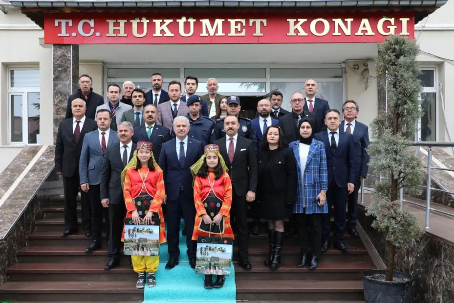 Vali İbrahim Akın, Yunak İlçesini Ziyaret Etti 