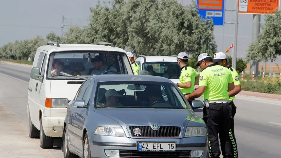 Trafik denetimlerinde 24 binden fazla araç ve sürücü kontrol edildi