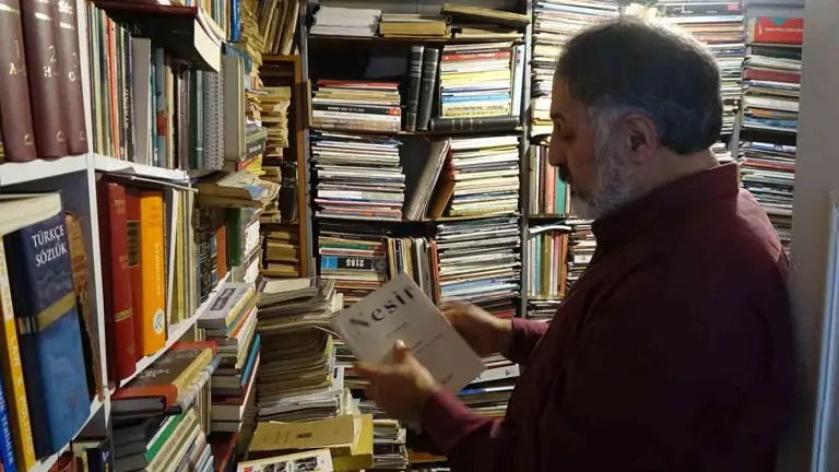 Emekli olurken Yozgat’a 550 koli kitap ve dergiyle döndü