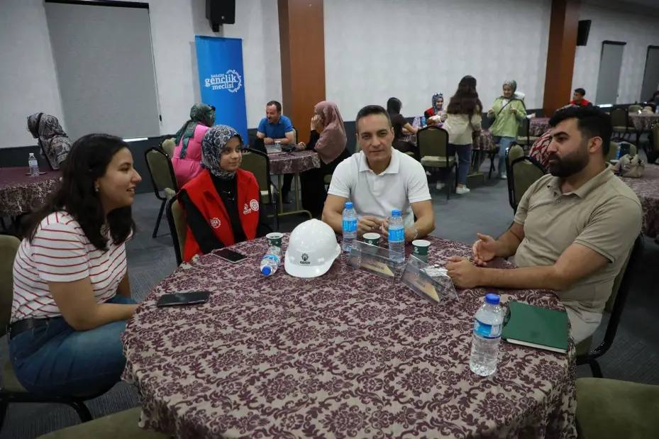 Karatay Gençlik Meclisi'nden Üniversite Adaylarına Rehberlik Desteği