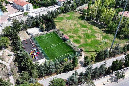 Karatay'da 14 Halı Sahanın Yapım Çalışmaları Hızla Sürüyor 