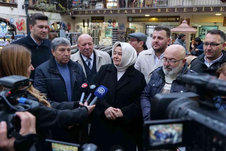 Milletvekili Gürcan, Tarihi Atlıhan Çarşısı’nda esnafın sıkıntılarını dinledi